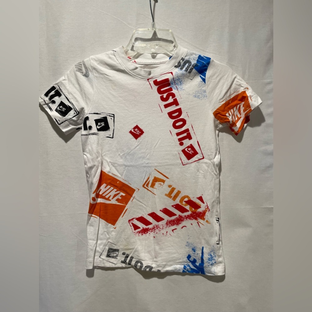 Youth Medium Nike Tee